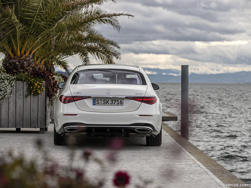 2021 Mercedes-Benz S 500 4MATIC AMG line (Color: Designo Diamond White Bright) - Rear