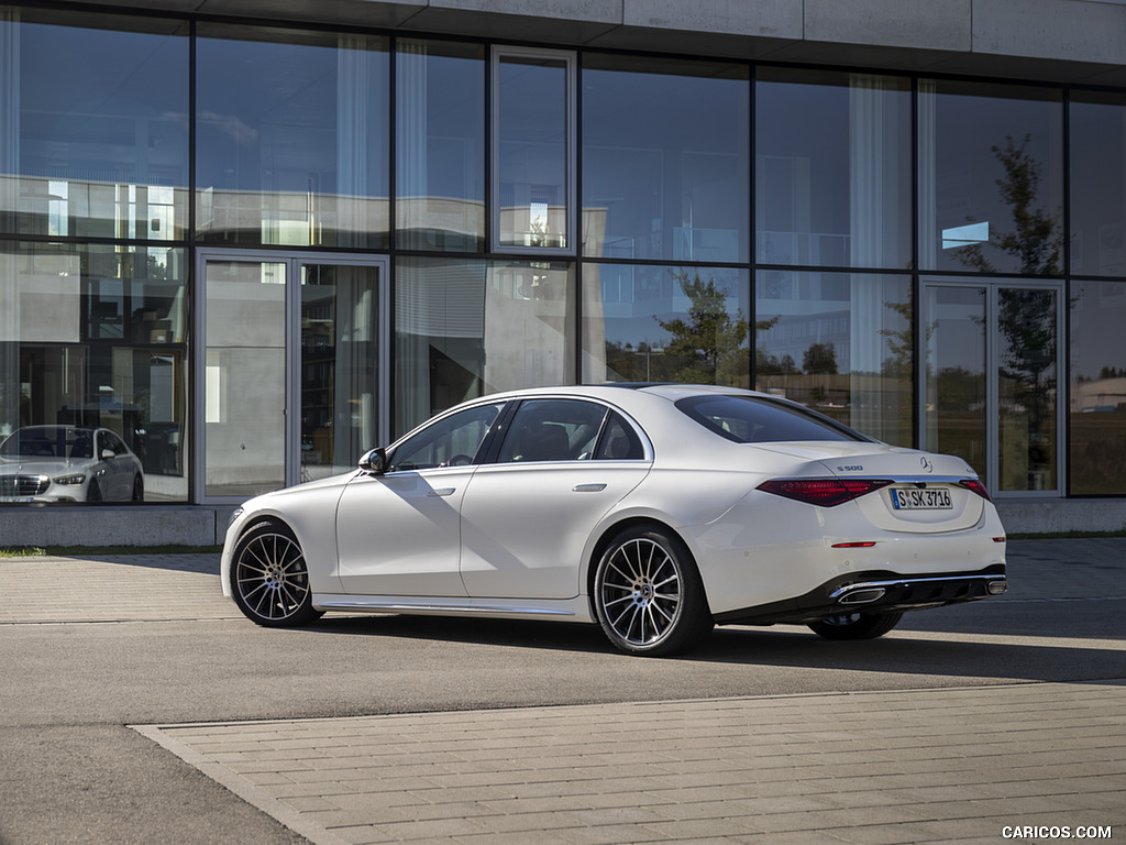 2021 Mercedes-Benz S 500 4MATIC AMG line (Color: Designo Diamond White Bright) - Rear Three-Quarter