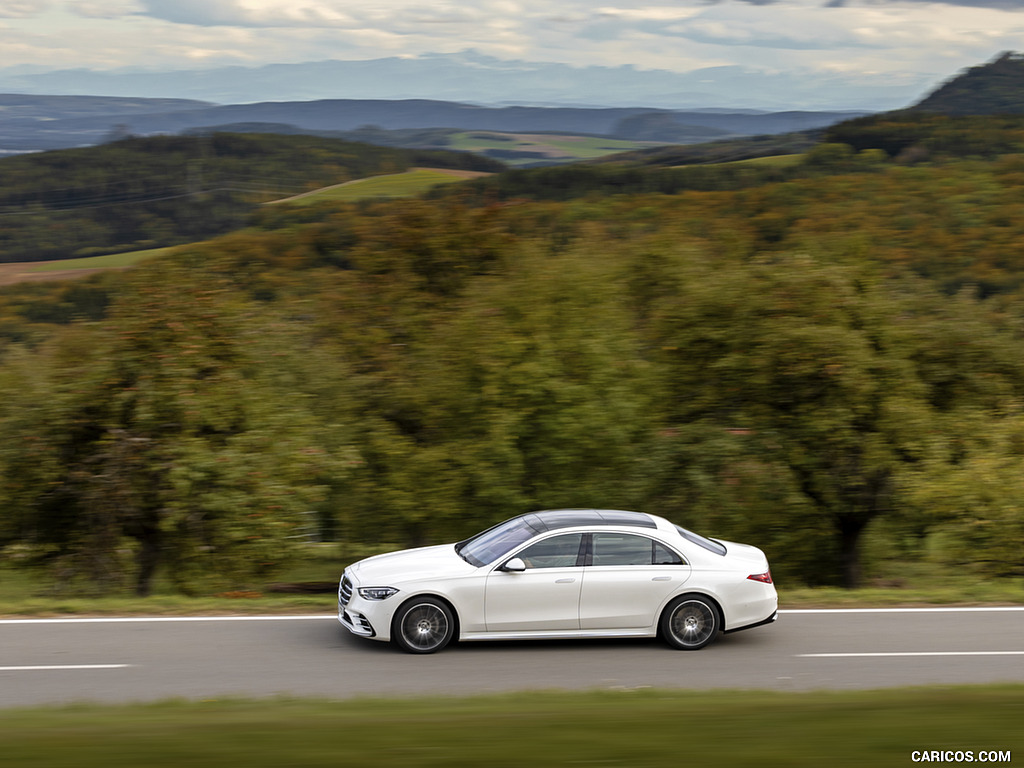 2021 Mercedes-Benz S 500 4MATIC AMG line (Color: Designo Diamond White Bright) - Side