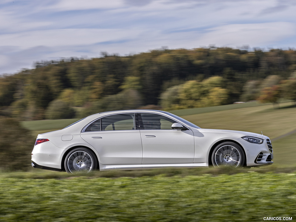 2021 Mercedes-Benz S 500 4MATIC AMG line (Color: Designo Diamond White Bright) - Side