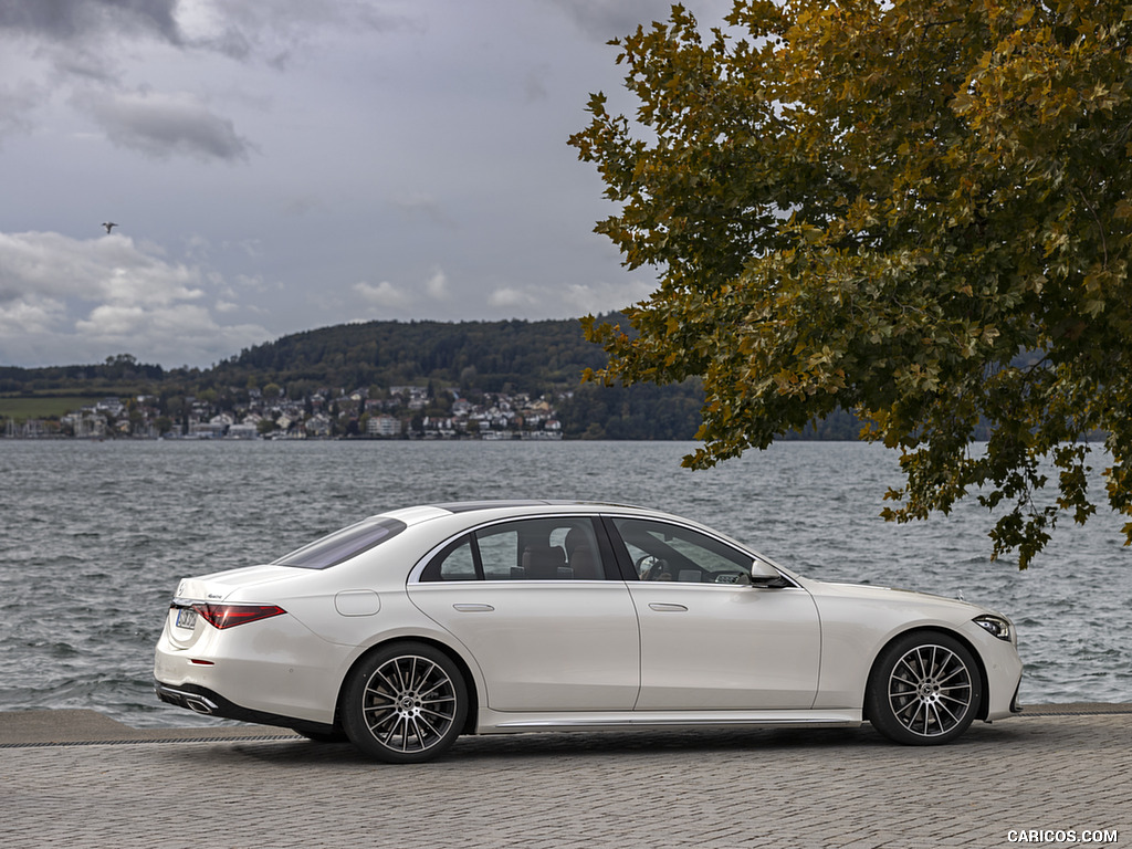 2021 Mercedes-Benz S 500 4MATIC AMG line (Color: Designo Diamond White Bright) - Side