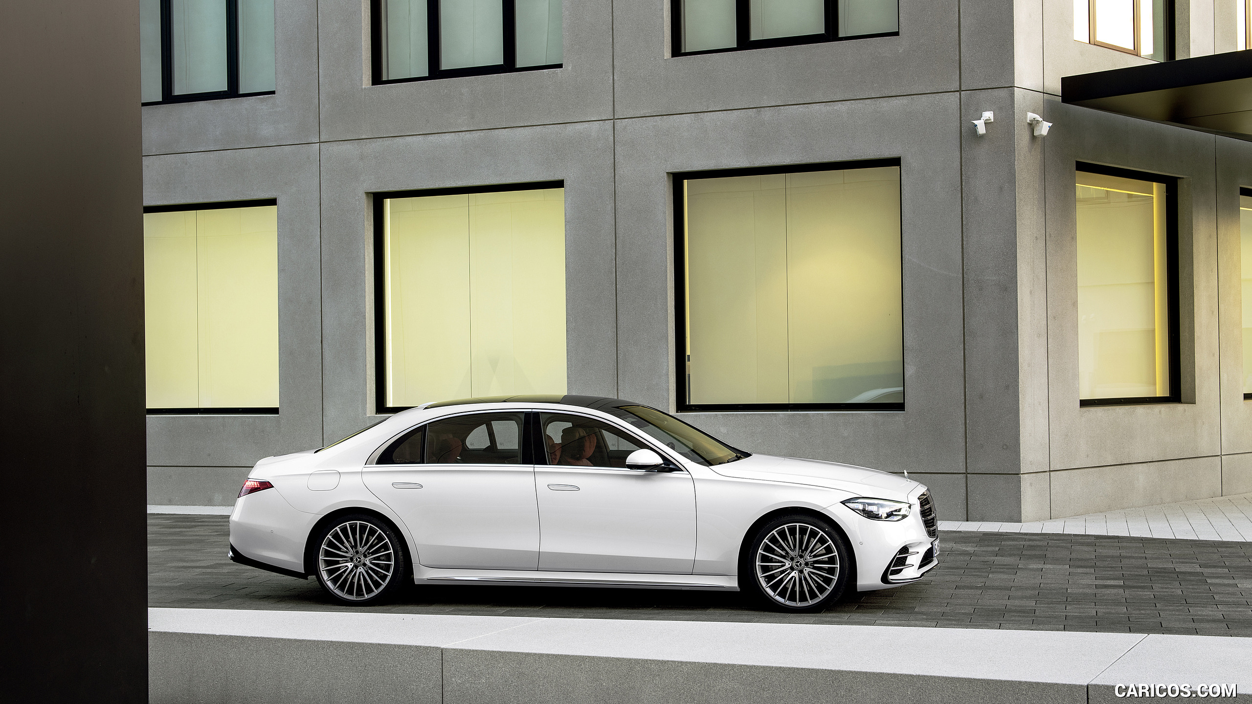 2021 Mercedes-Benz S-Class (Color: Diamond White) - Side, #28 of 316