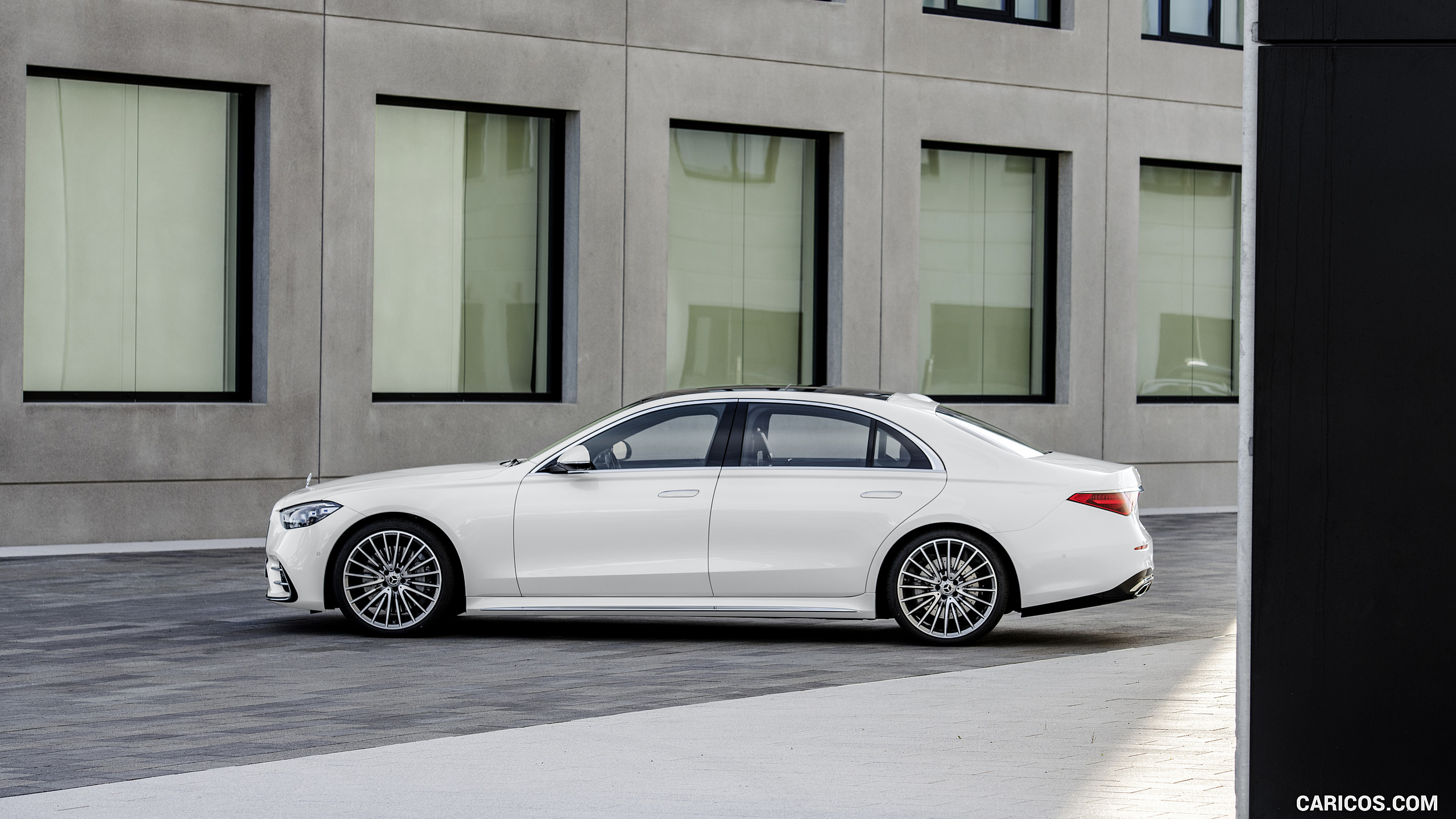 2021 Mercedes-Benz S-Class (Color: Diamond White) - Side, #29 of 316