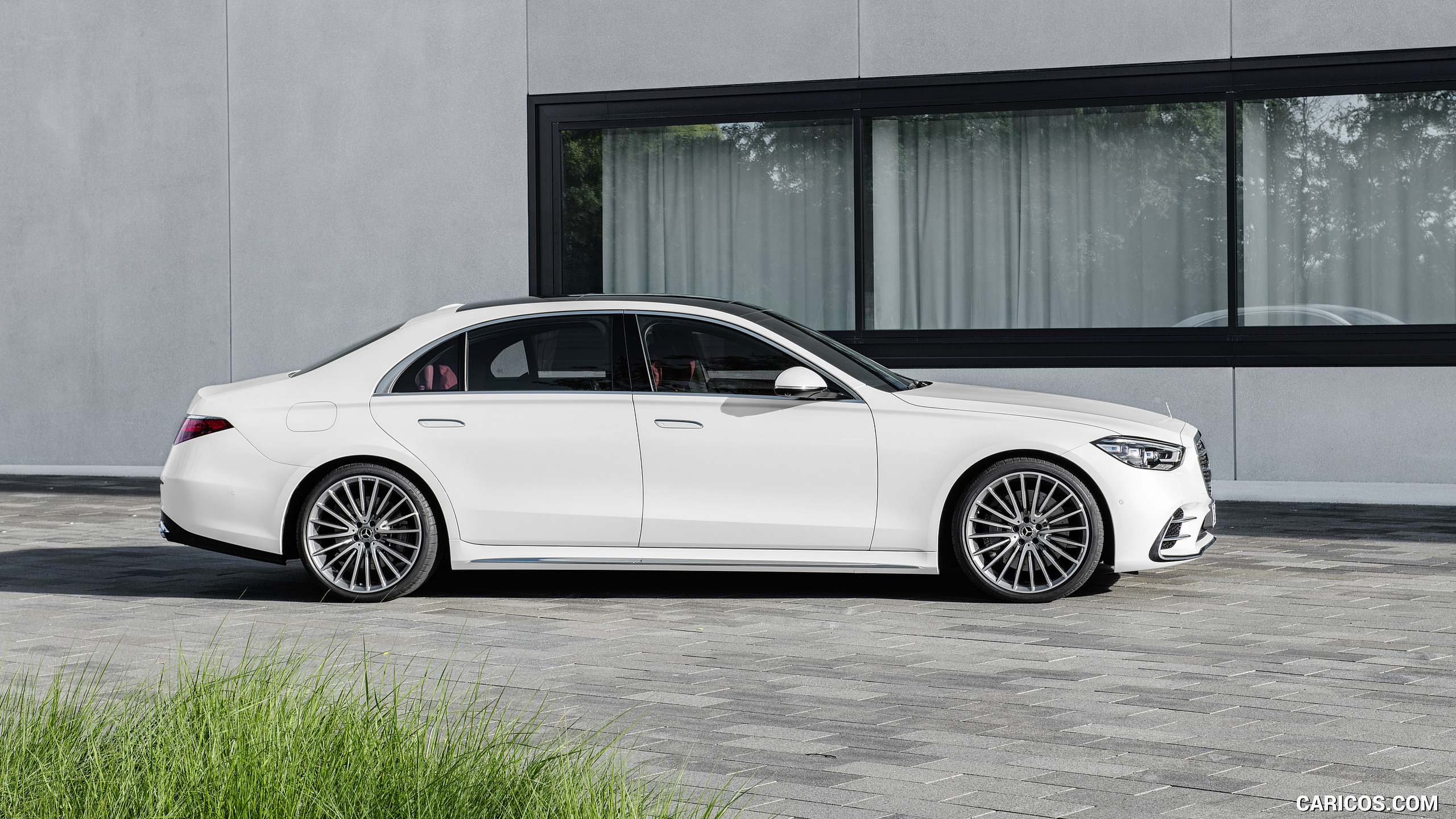 2021 Mercedes-Benz S-Class (Color: Diamond White) - Side, #33 of 316
