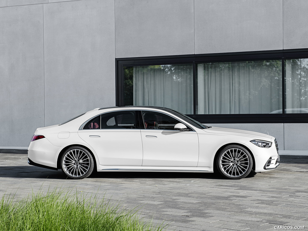 2021 Mercedes-Benz S-Class (Color: Diamond White) - Side