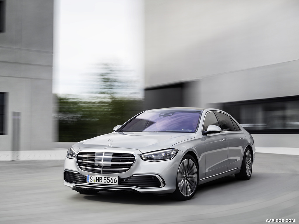 2021 Mercedes-Benz S-Class (Color: High-tech Silver) - Front Three-Quarter