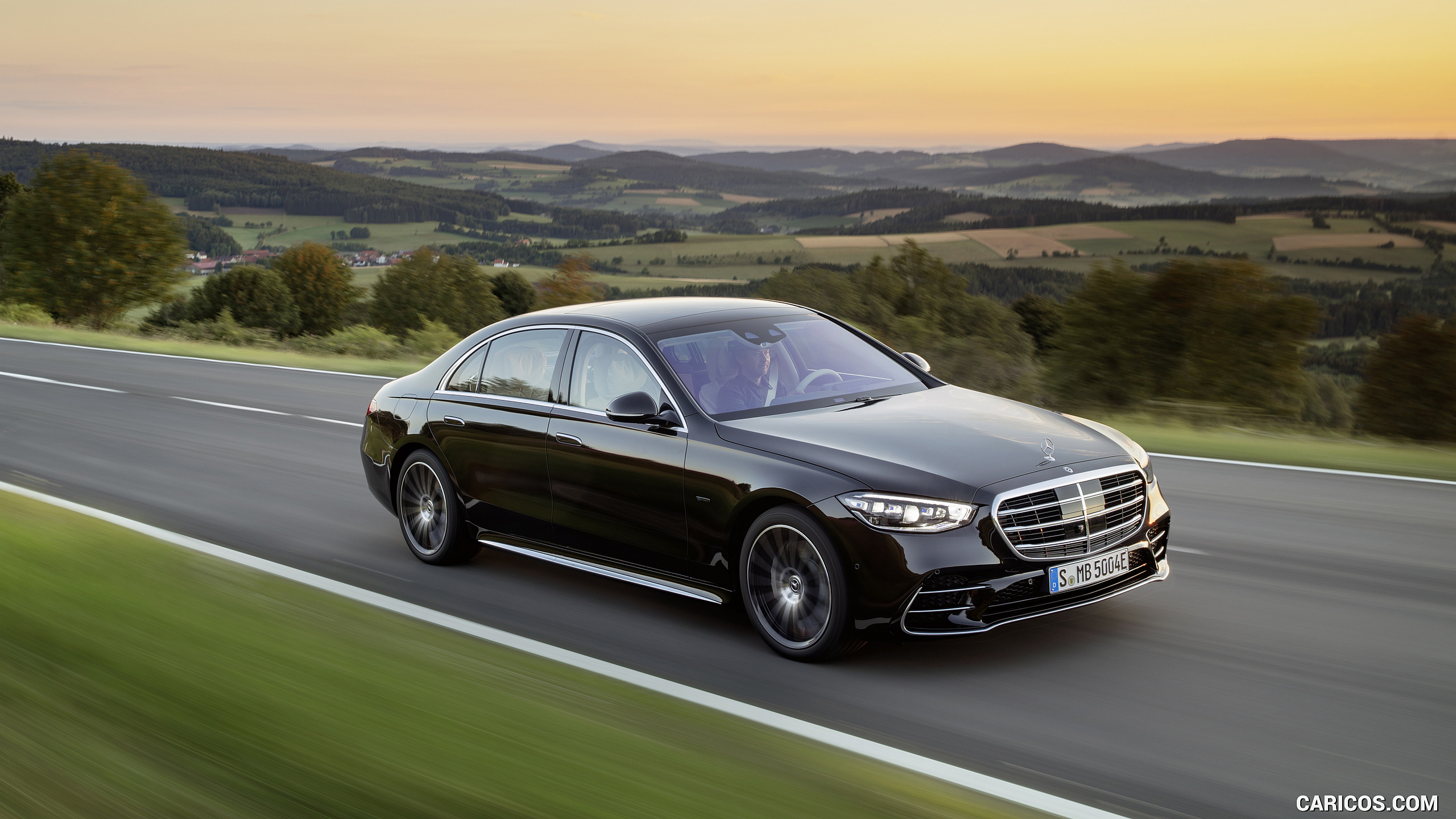 2021 Mercedes-Benz S-Class Plug-in-Hybrid (Color: Onyx Black) - Front Three-Quarter, #153 of 316