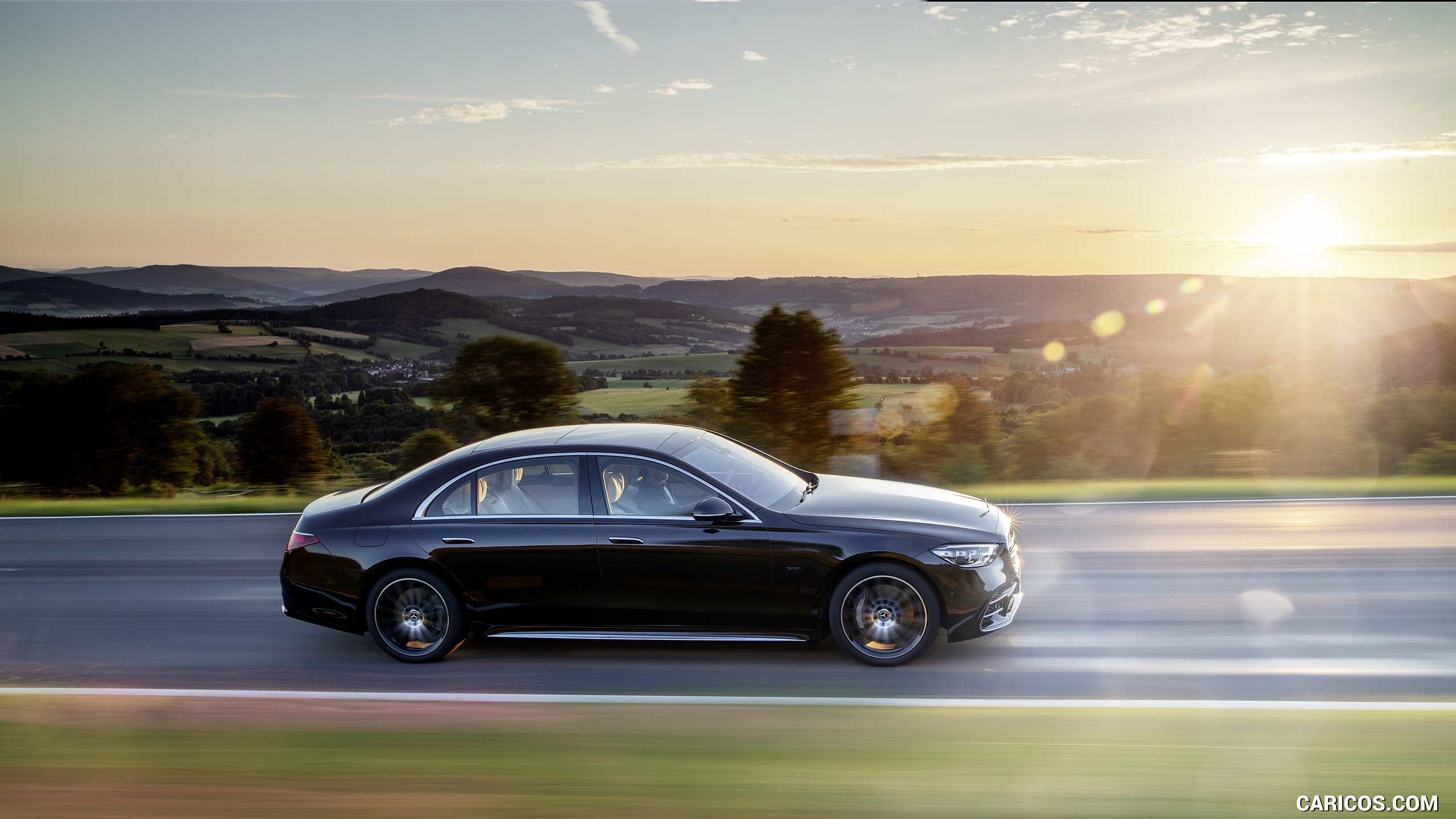 2021 Mercedes-Benz S-Class Plug-in-Hybrid (Color: Onyx Black) - Side, #155 of 316