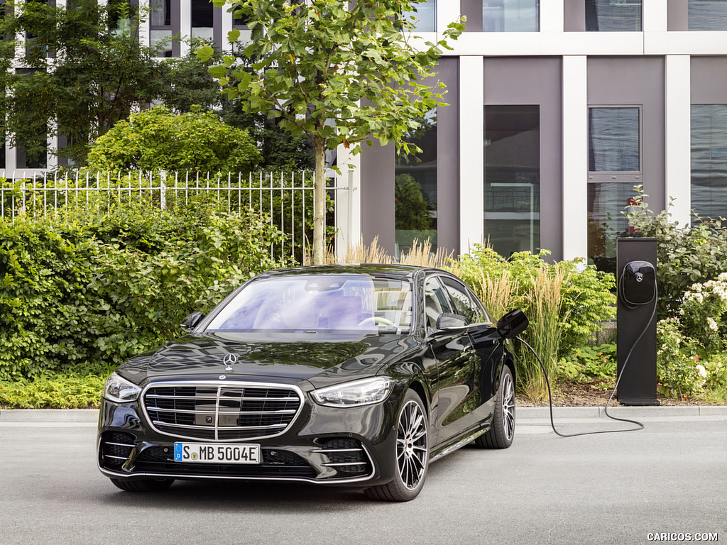 2021 Mercedes-Benz S-Class Plug-in-Hybrid (Color: Onyx Black) - Front