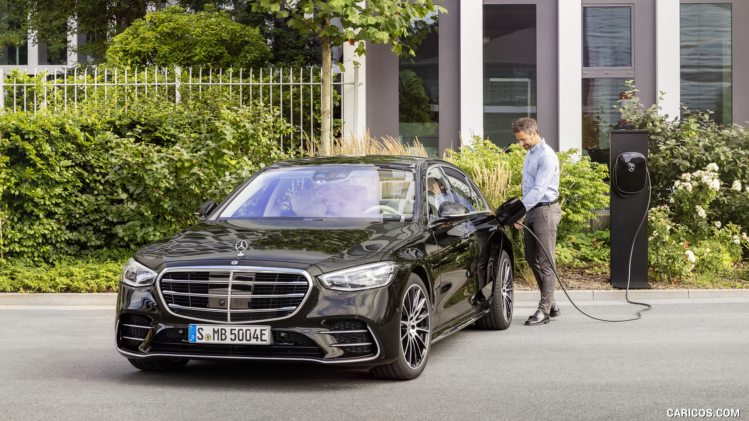 2021 Mercedes-Benz S-Class Plug-in-Hybrid (Color: Onyx Black) - Front ...