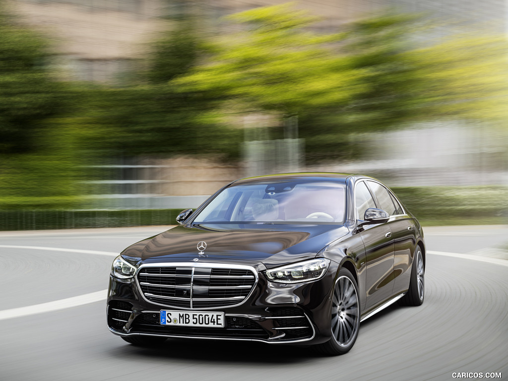 2021 Mercedes-Benz S-Class Plug-in-Hybrid (Color: Onyx Black) - Front Three-Quarter