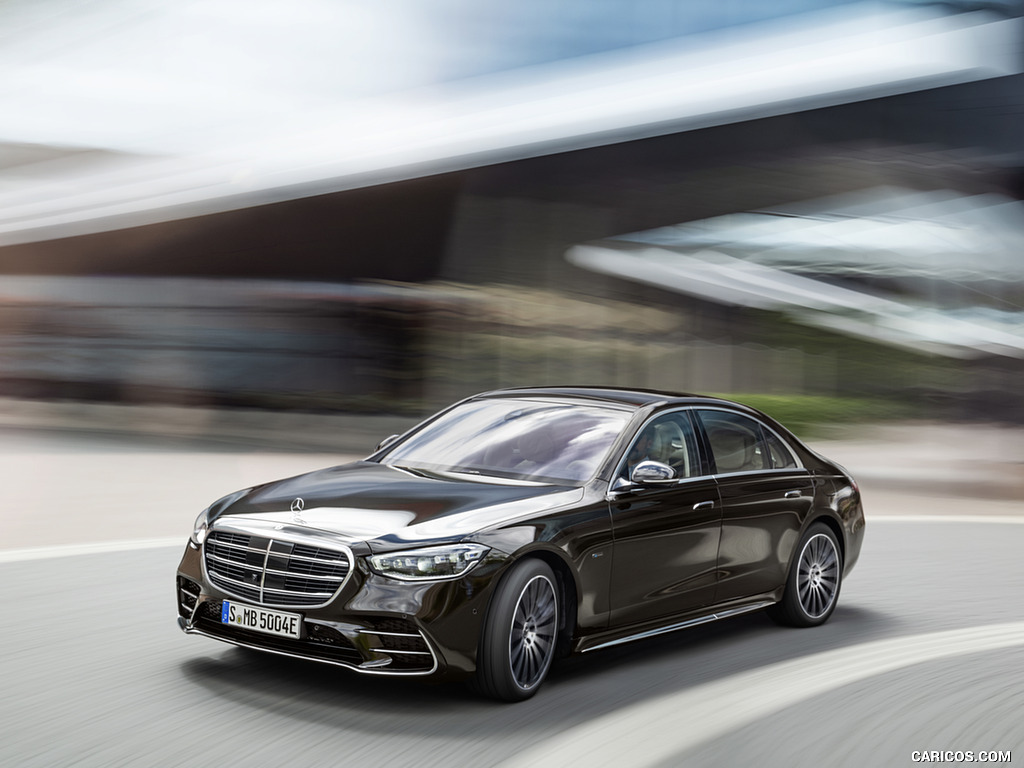 2021 Mercedes-Benz S-Class Plug-in-Hybrid (Color: Onyx Black) - Front Three-Quarter