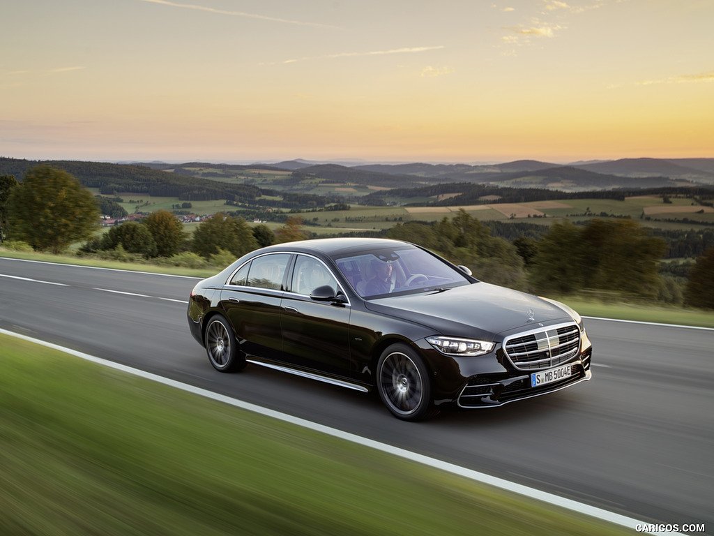 2021 Mercedes-Benz S-Class Plug-in-Hybrid (Color: Onyx Black) - Front Three-Quarter