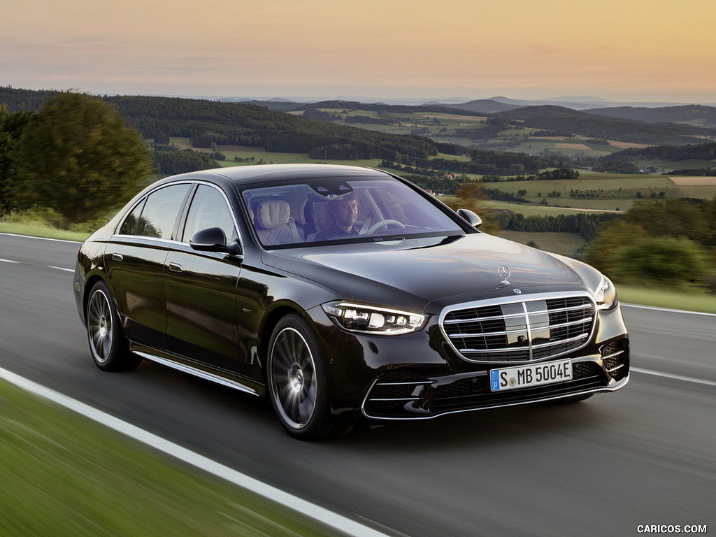 2021 Mercedes-Benz S-Class Plug-in-Hybrid (Color: Onyx Black) - Front Three-Quarter