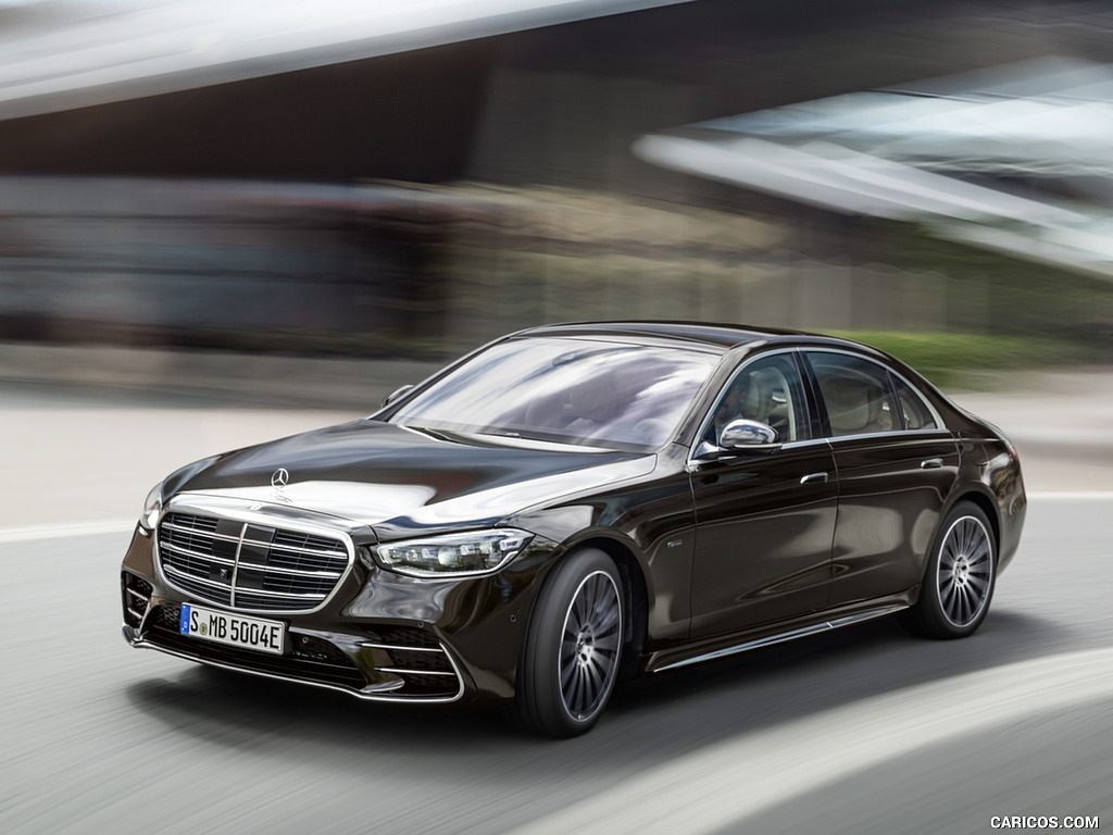 2021 Mercedes-Benz S-Class Plug-in-Hybrid (Color: Onyx Black) - Front Three-Quarter