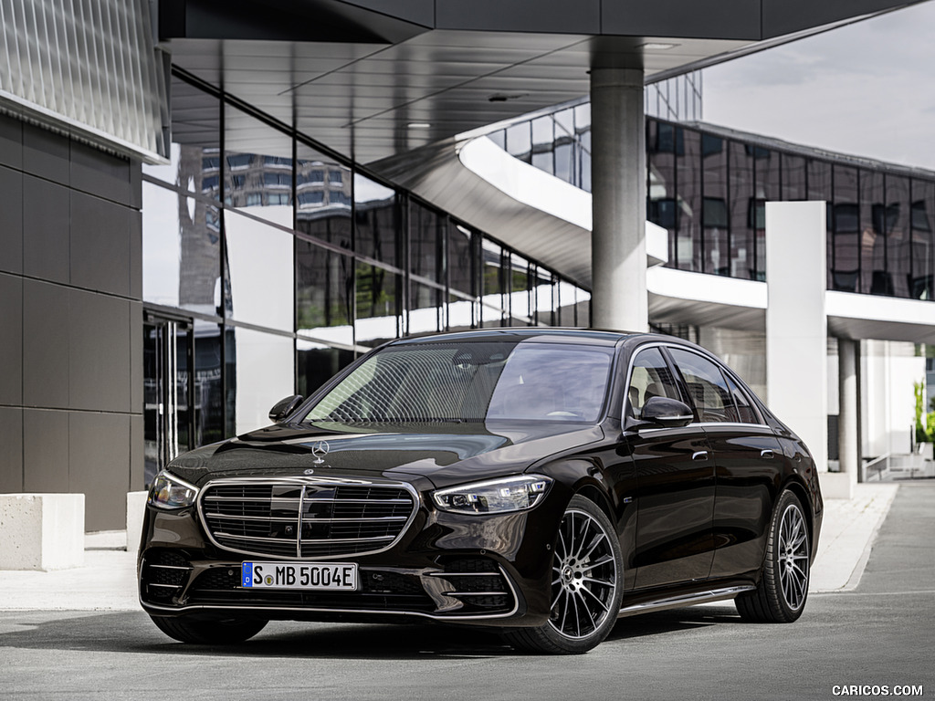 2021 Mercedes-Benz S-Class Plug-in-Hybrid (Color: Onyx Black) - Front Three-Quarter