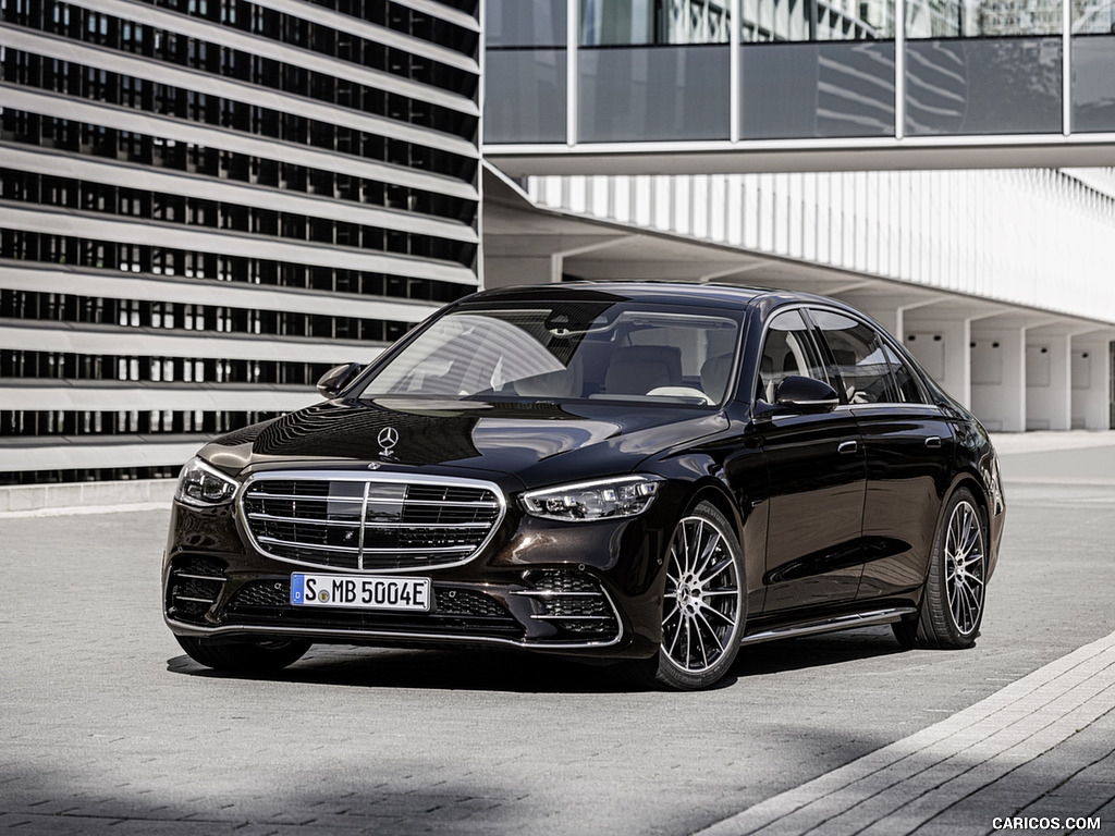 2021 Mercedes-Benz S-Class Plug-in-Hybrid (Color: Onyx Black) - Front Three-Quarter