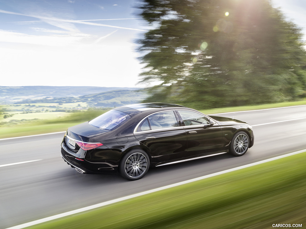 2021 Mercedes-Benz S-Class Plug-in-Hybrid (Color: Onyx Black) - Rear Three-Quarter