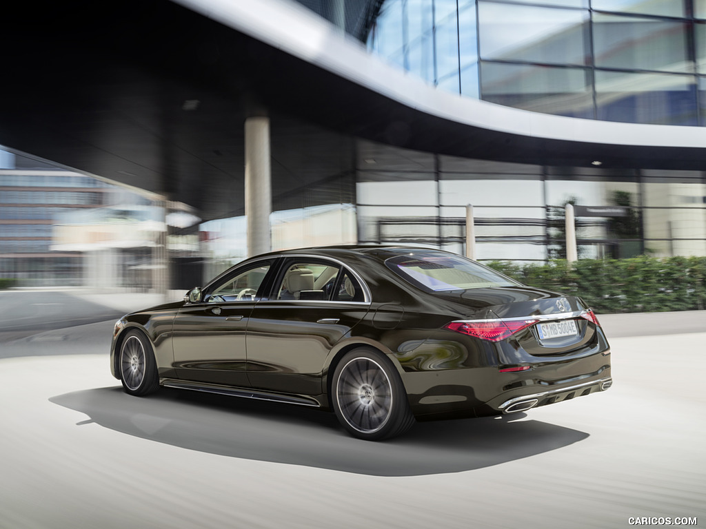 2021 Mercedes-Benz S-Class Plug-in-Hybrid (Color: Onyx Black) - Rear Three-Quarter