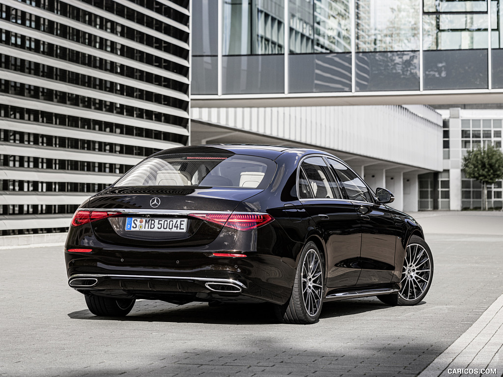 2021 Mercedes-Benz S-Class Plug-in-Hybrid (Color: Onyx Black) - Rear Three-Quarter