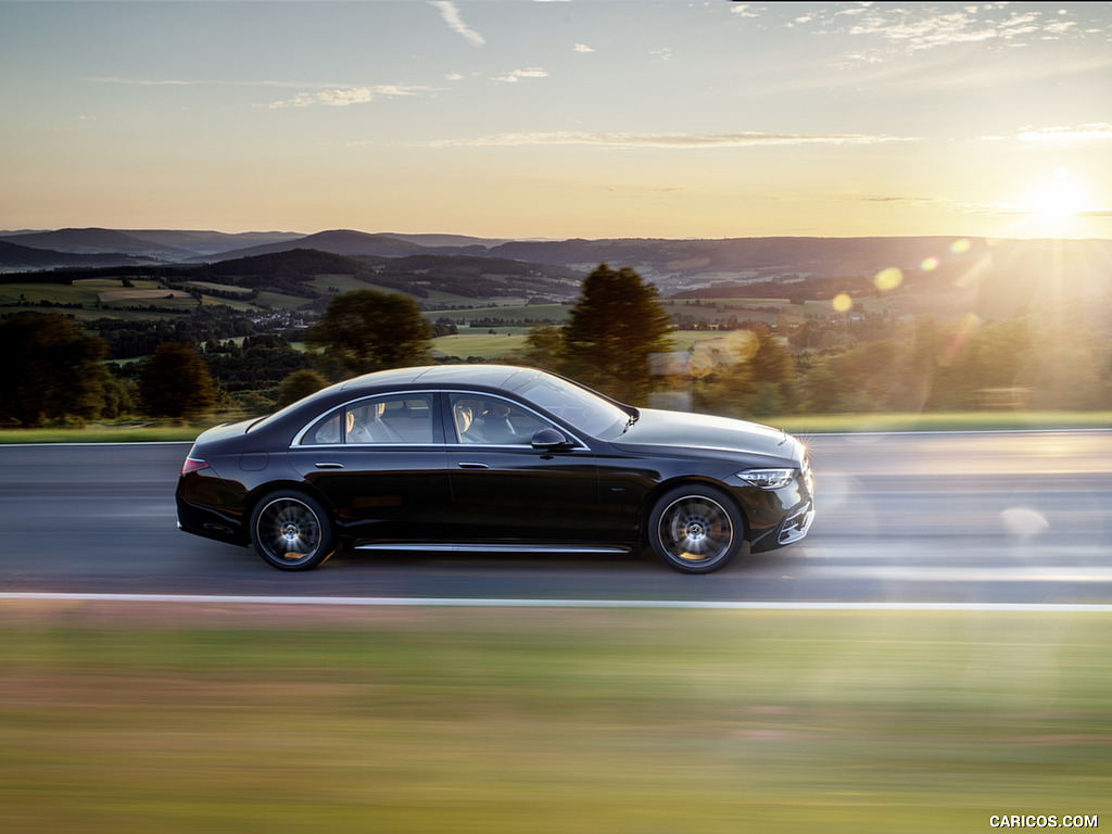 2021 Mercedes-Benz S-Class Plug-in-Hybrid (Color: Onyx Black) - Side