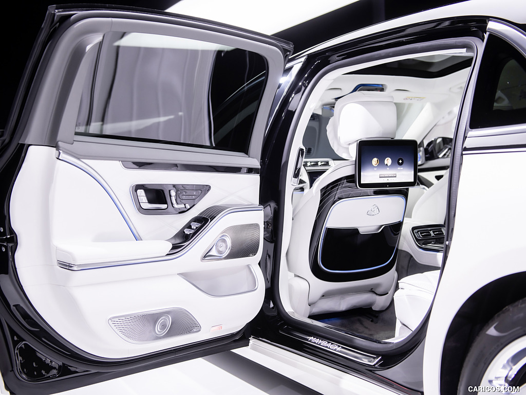 2021 Mercedes-Maybach S-Class (Color: Designo Crystal White / Silver Grey Pearl) - Interior, Detail