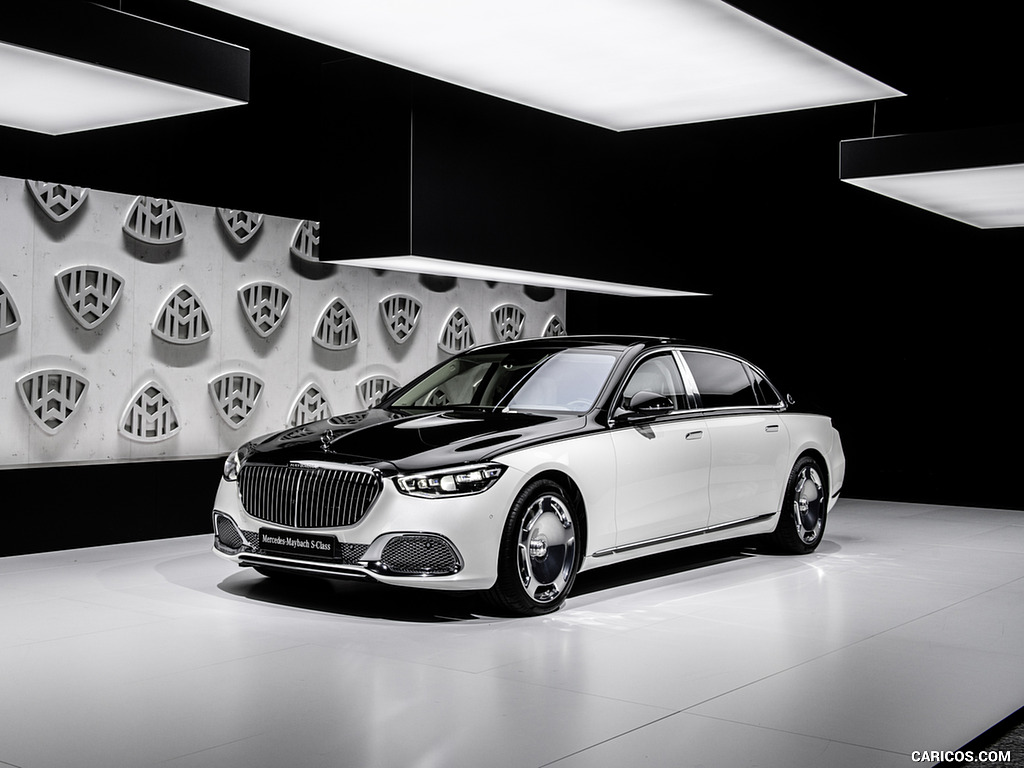 2021 Mercedes-Maybach S-Class (Color: Designo Diamond White Bright / Obsidian Black) - Front Three-Quarter