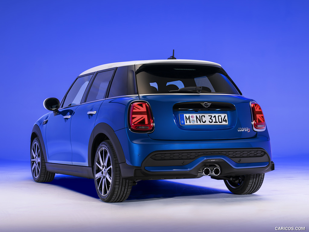 2022 MINI Cooper S Hardtop 4 Door - Rear Three-Quarter