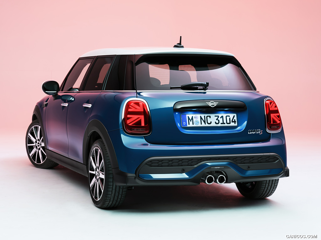 2022 MINI Cooper S Hardtop 4 Door - Rear Three-Quarter