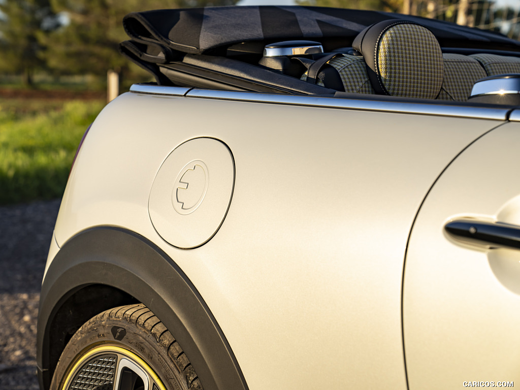 2022 MINI Cooper SE Convertible Concept - Detail