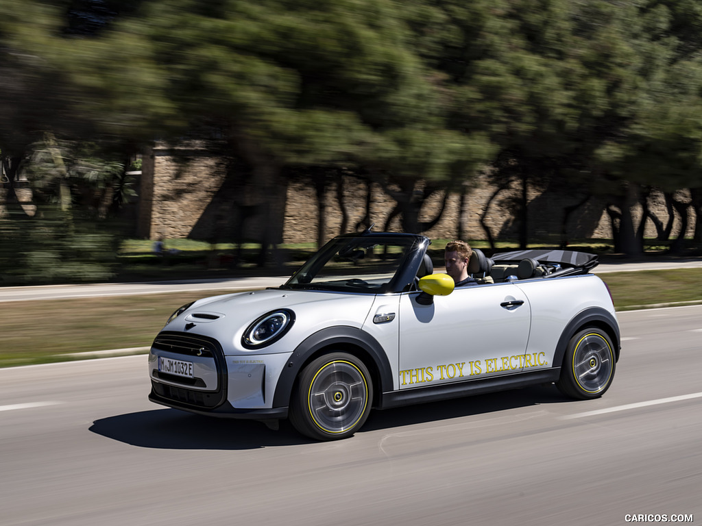 2022 MINI Cooper SE Convertible Concept - Front Three-Quarter