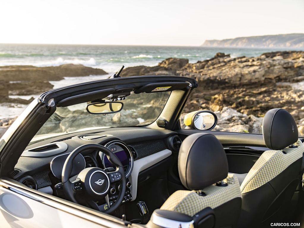 2022 MINI Cooper SE Convertible Concept - Interior