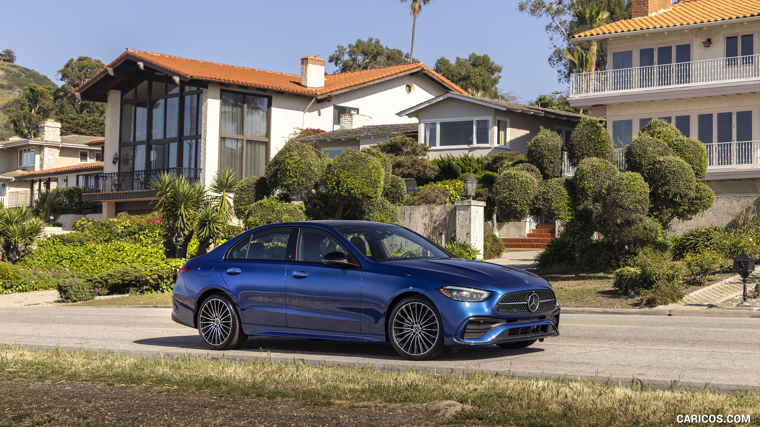 2022 Mercedes-Benz C-Class (US-Spec) - Front Three-Quarter | Caricos