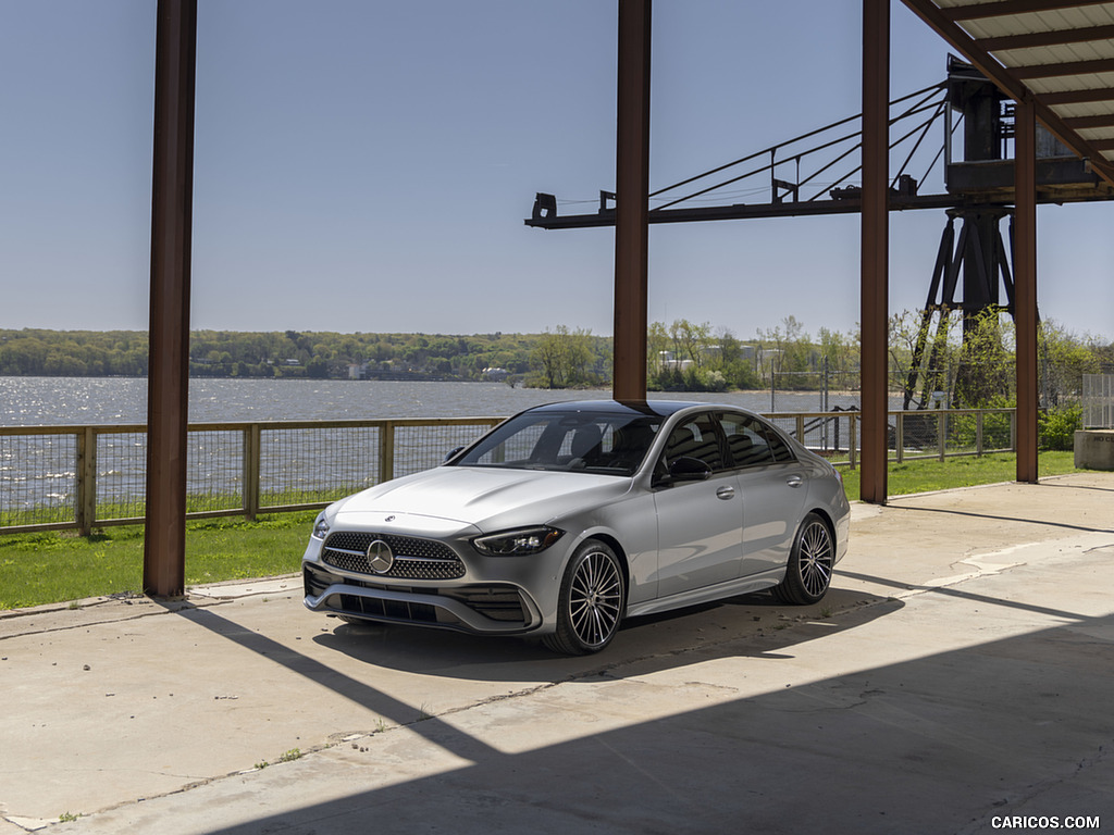 2022 Mercedes-Benz C-Class (US-Spec) - Front Three-Quarter