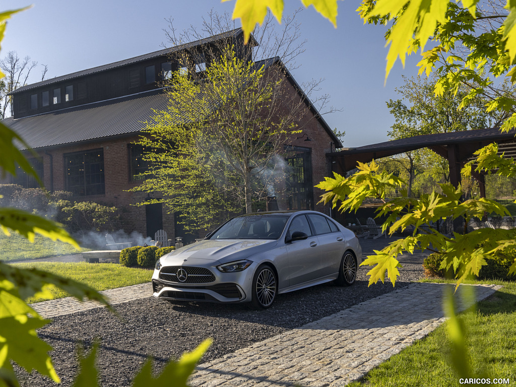 2022 Mercedes-Benz C-Class (US-Spec) - Front Three-Quarter