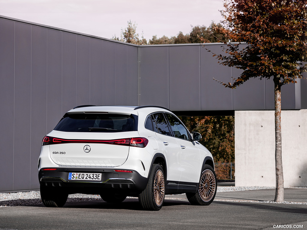 2022 Mercedes-Benz EQA EQA 250 Edition 1 (Color: Digital White) - Rear Three-Quarter