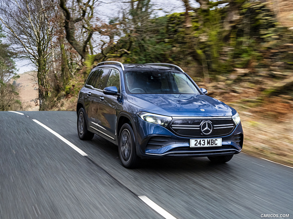 2022 Mercedes-Benz EQB 300 (UK-Spec) - Front Three-Quarter