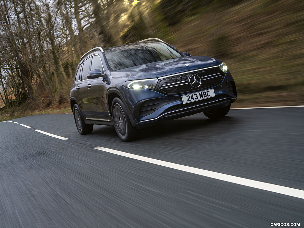 2022 Mercedes-Benz EQB 300 (UK-Spec) - Front Three-Quarter