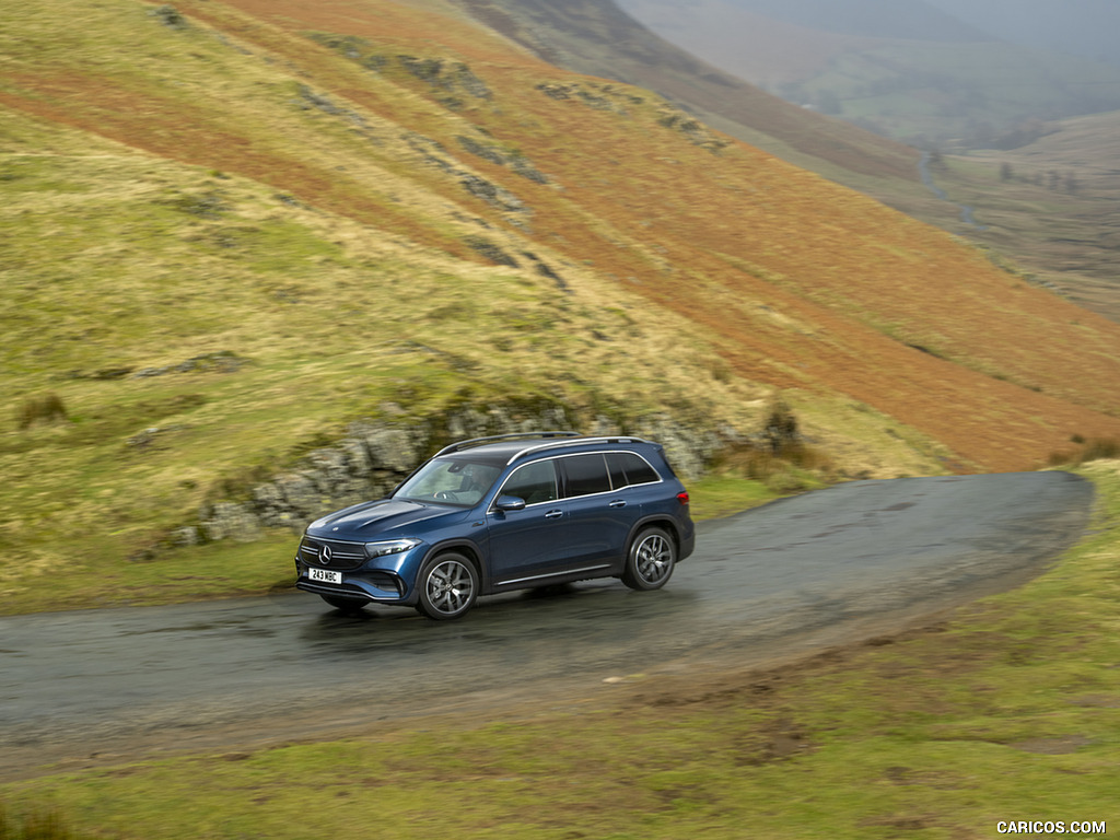 2022 Mercedes-Benz EQB 300 (UK-Spec) - Front Three-Quarter