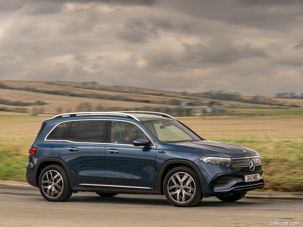 2022 Mercedes-Benz EQB 300 (UK-Spec) - Front Three-Quarter