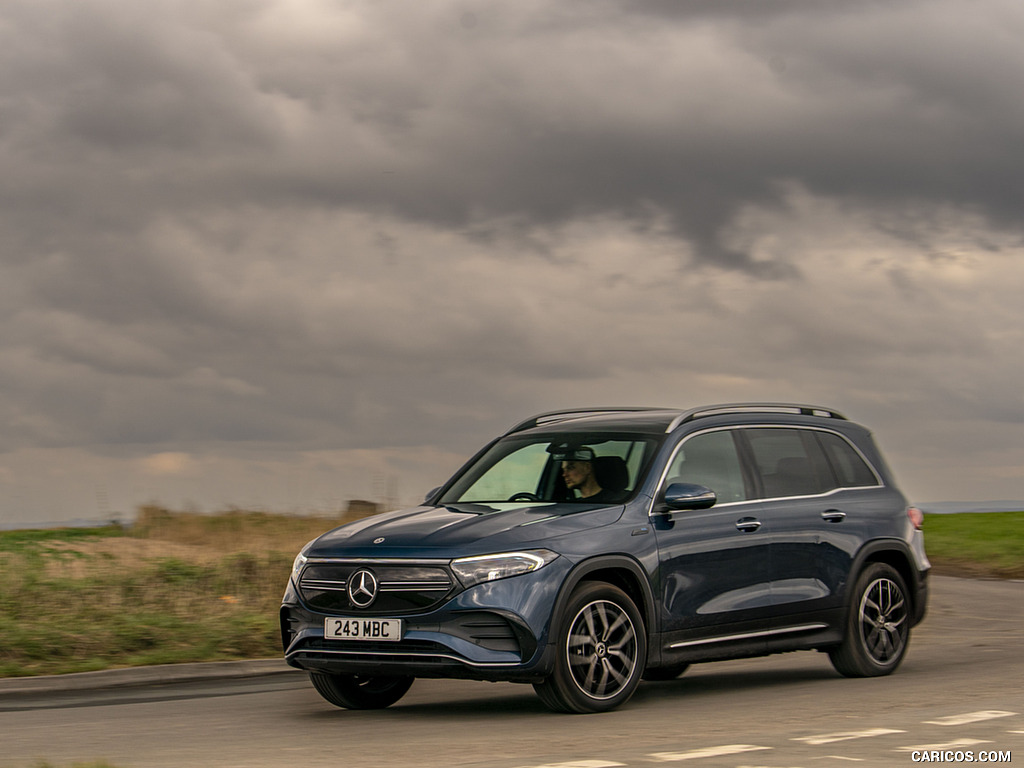 2022 Mercedes-Benz EQB 300 (UK-Spec) - Front Three-Quarter