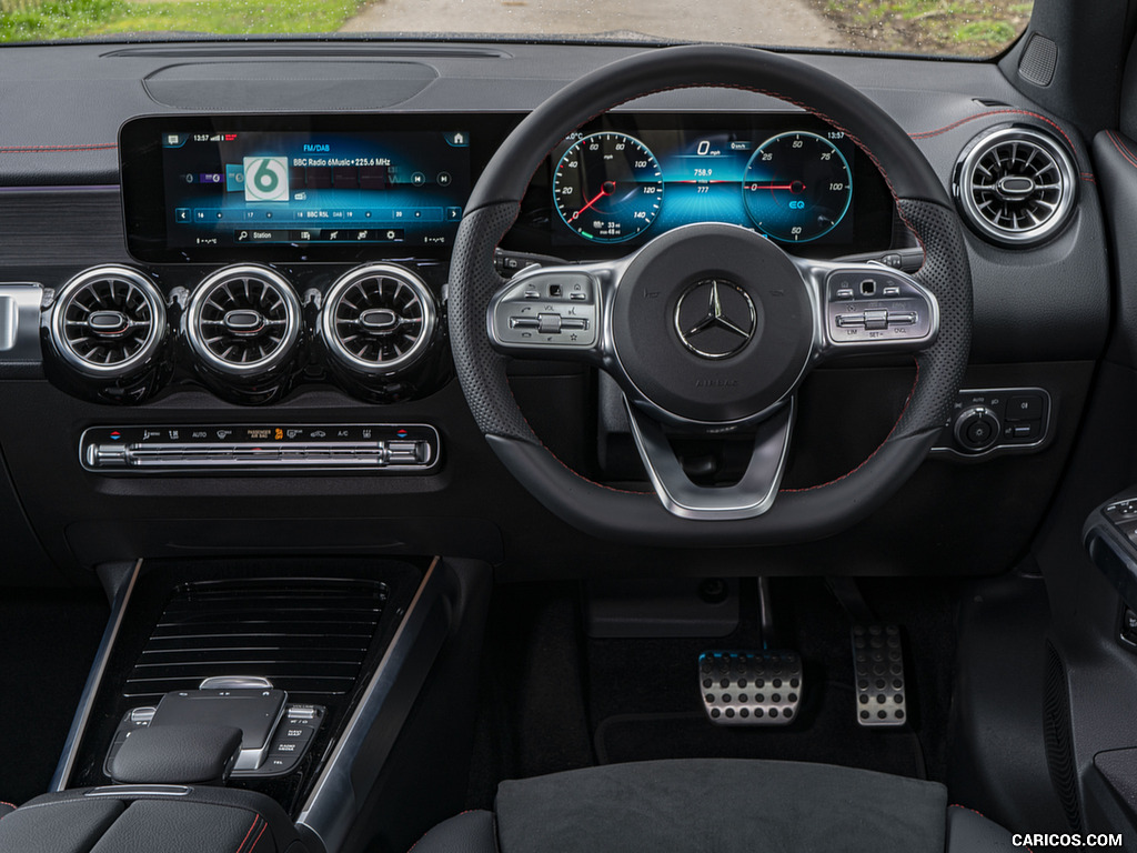 2022 Mercedes-Benz EQB 300 (UK-Spec) - Interior, Cockpit