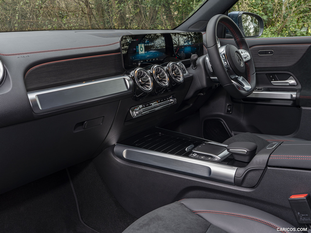 2022 Mercedes-Benz EQB 300 (UK-Spec) - Interior