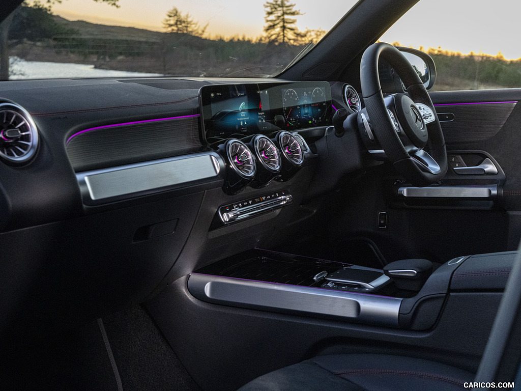 2022 Mercedes-Benz EQB 300 (UK-Spec) - Interior