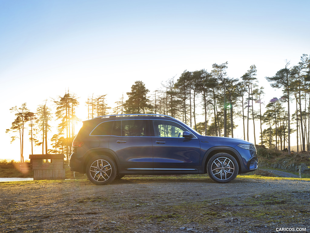 2022 Mercedes-Benz EQB 300 (UK-Spec) - Side