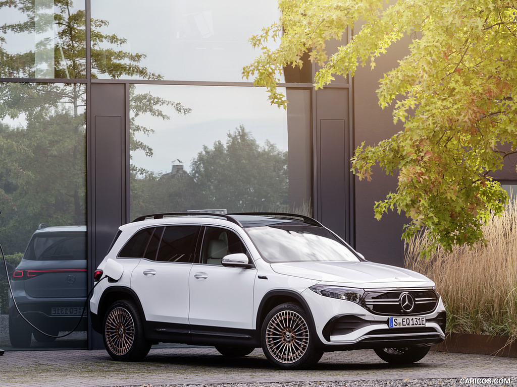 2022 Mercedes-Benz EQB Edition 1 (Color: Digital White) - Front Three-Quarter