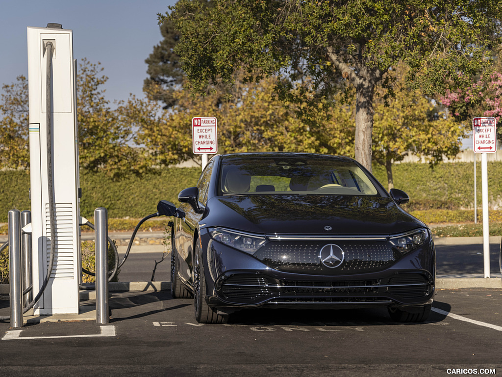 2022 Mercedes-Benz EQS (US-Spec) - Front