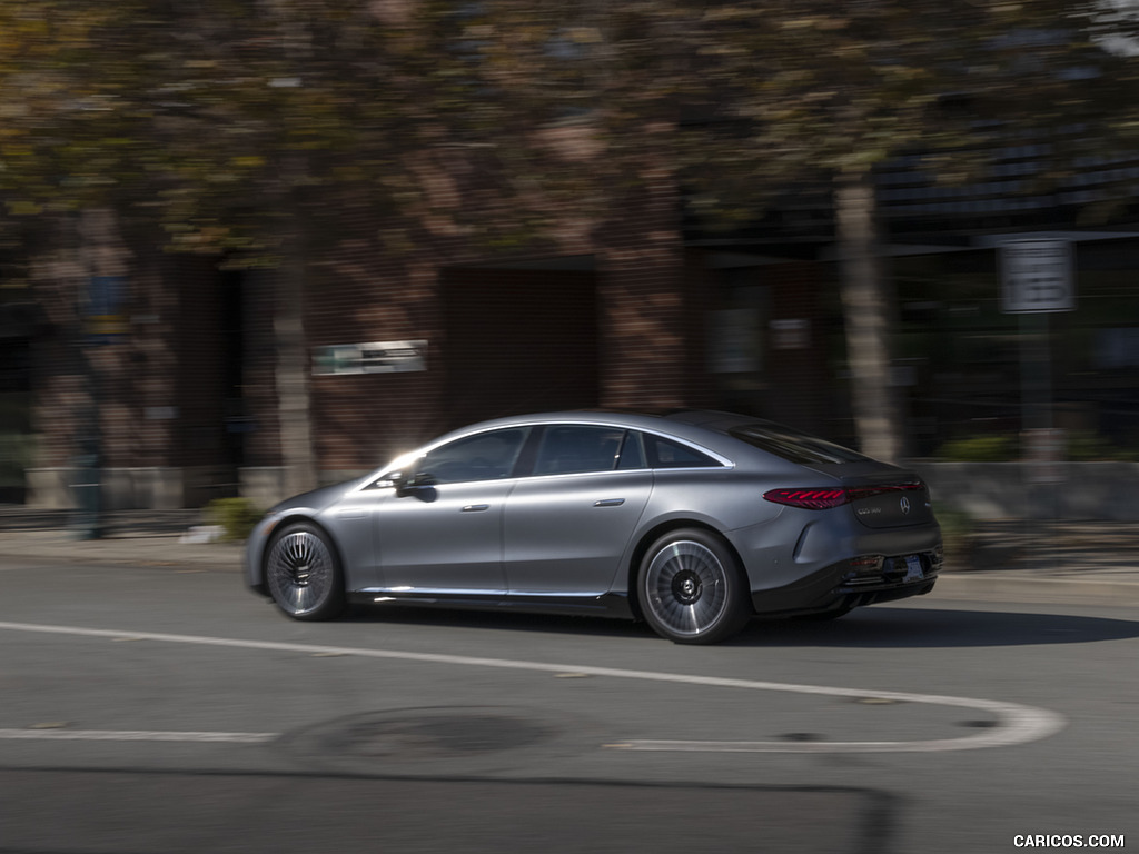 2022 Mercedes-Benz EQS (US-Spec) - Side