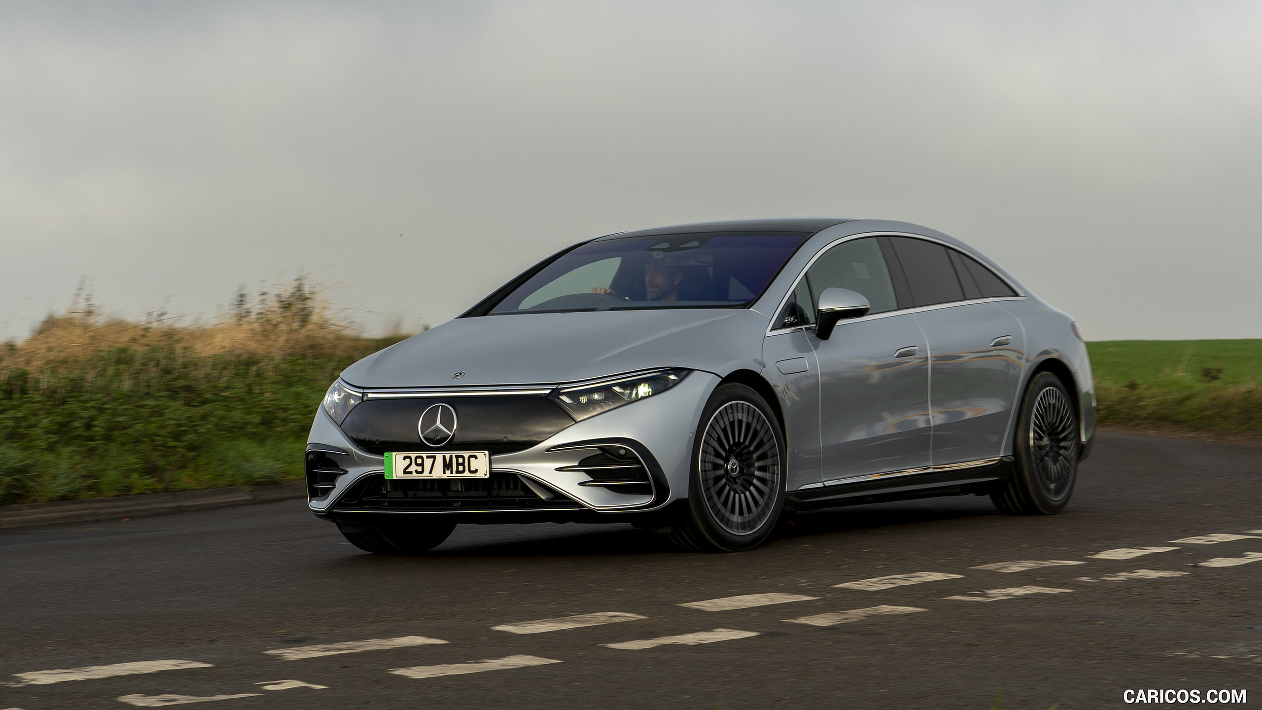 2022 Mercedes-Benz EQS 450+ AMG Line (UK-Spec) - Front Three-Quarter ...