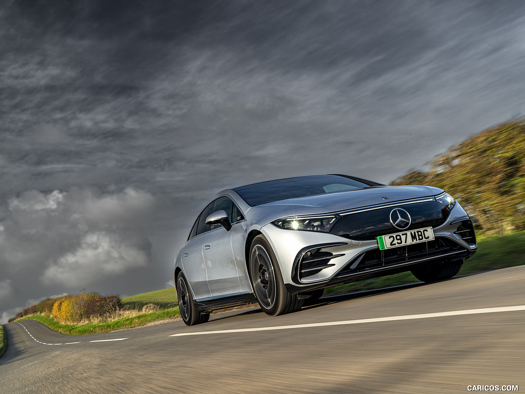 2022 Mercedes-Benz EQS 450+ AMG Line (UK-Spec) - Front Three-Quarter